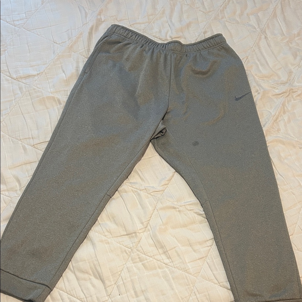 Nike mens Gray Sweatpants, therma-fit